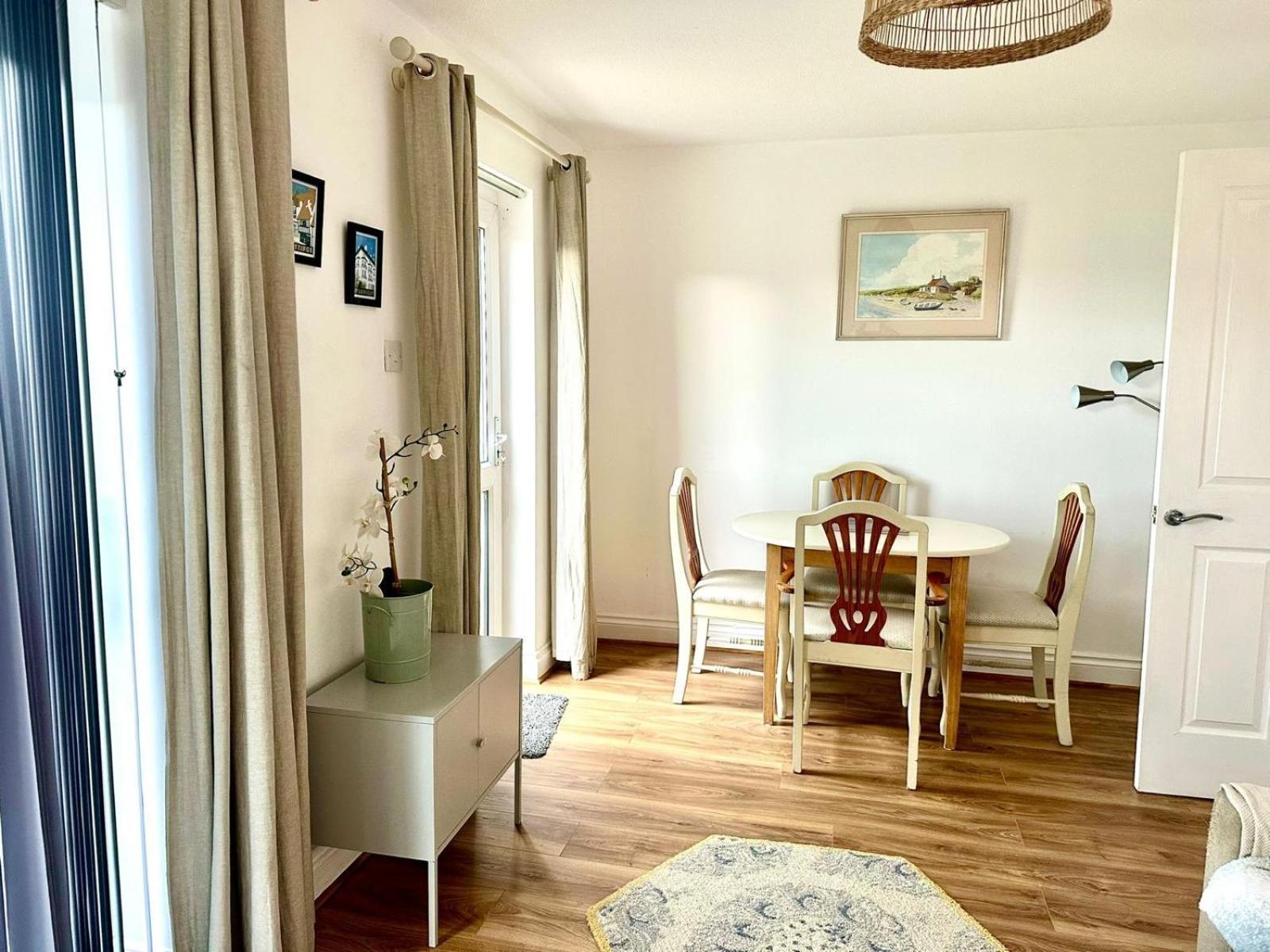 Home From Home Sleeps Seven Hastings Bagian luar foto